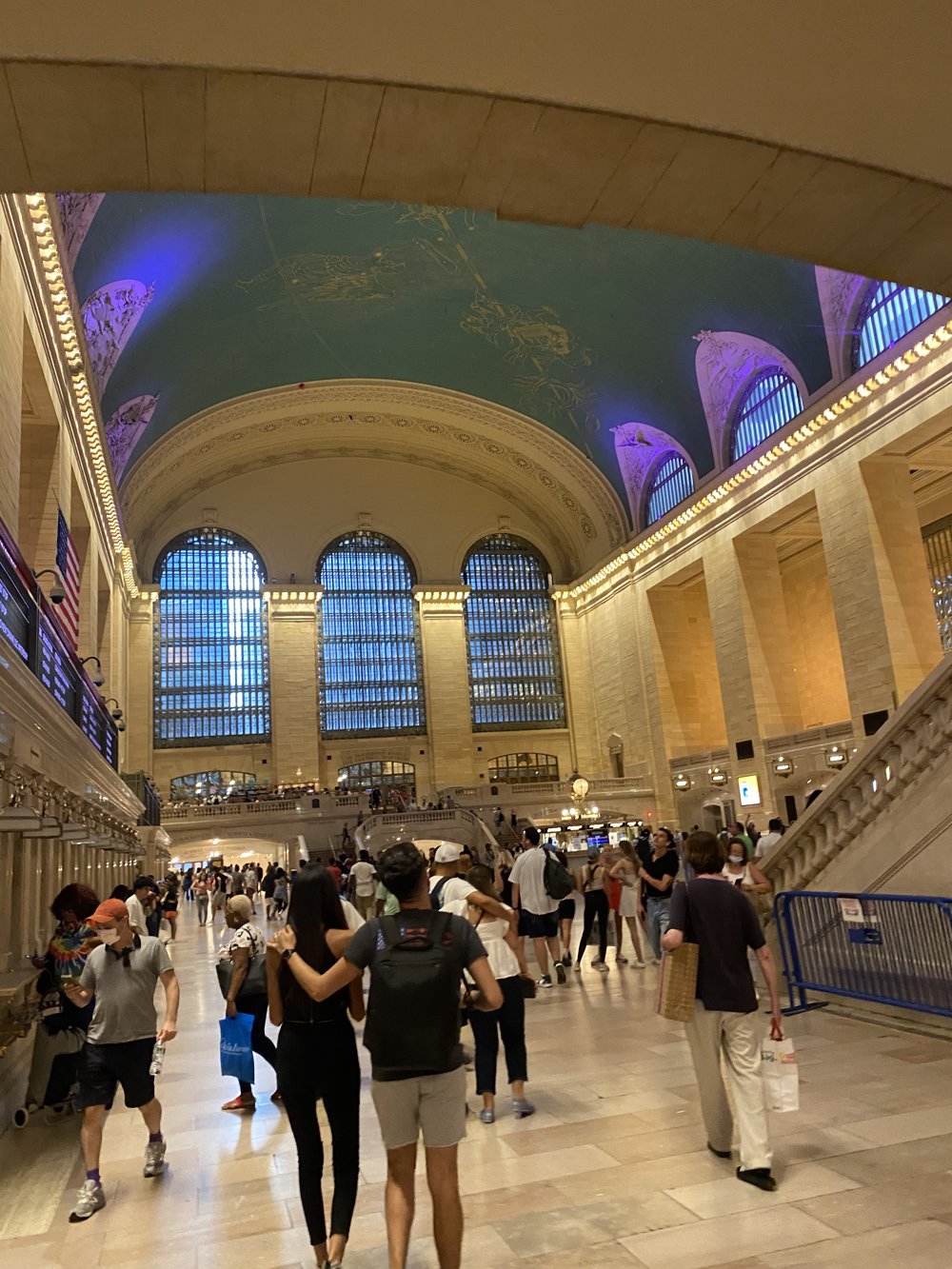 The main concourse of Grand Central Terminal with its painted ceiling